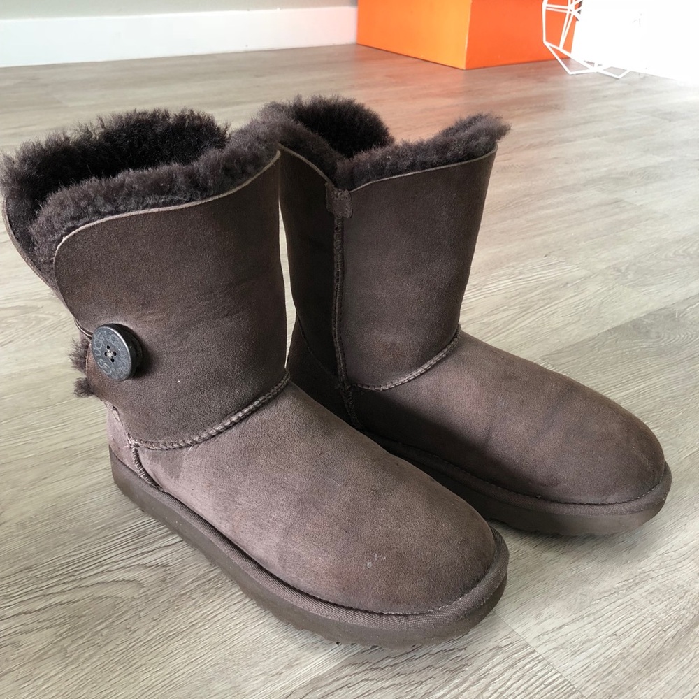 Bailey Button Brown Uggs (Taking Offers)